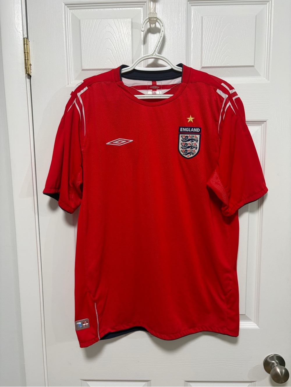 Authentic Vintage 2004-2006 England Away Football Shirt Umbro Size Large Red
